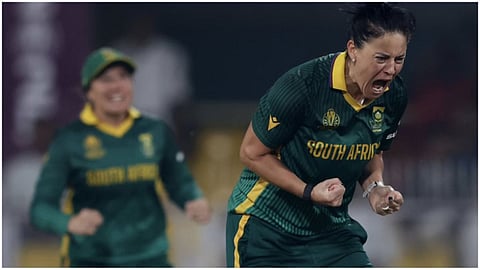 Women's ODI World Cup : द. आफ्रिकेने इंग्लंडला चिरडले, १२५ धावांच्या मोठ्या फरकाने विजय मिळवून अंतिम फेरीत धडक