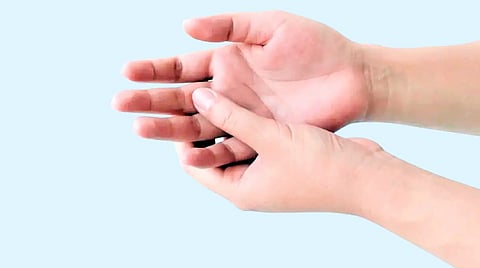 Swollen-Fingers-Arthritis-Kidney-Disease