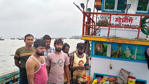 Youth saves 15 sailors Karanja Pad