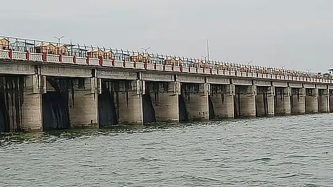 मालेगाव : गिरणा धरण 