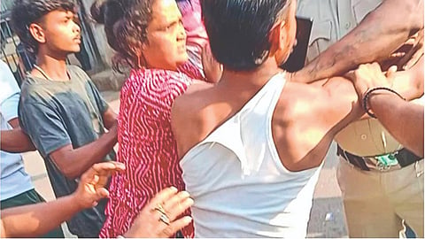 APMC hawkers attack