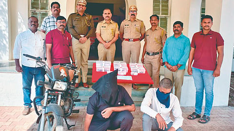 Jat Crime News: जतमध्ये 6 पिस्टलसह 20 काडतुसे जप्त; दोघांना अटक