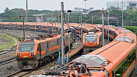 Indian Railway : 'हलाल' प्रमाणित मांसाच्या नोटीसवर रेल्वेने सोडले 'मौन'