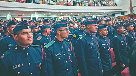सैन्य दलाची पार्श्वभूमी नसूनही त्यांनी गाठले ‘एनडीए’चे शिखर