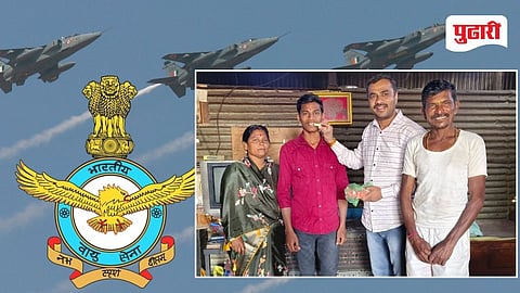 भारतीय हवाई दलात निवड झाल्यानंतर अनिकेतचे अभिनंदन करताना शिक्षक दिपक पूरी 