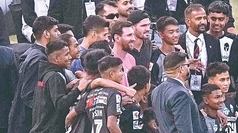 Lionel Messi VIP handshake