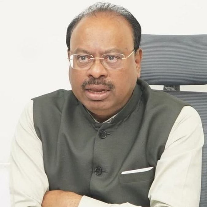 Chandrashekhar Bawankule : महसूलमंत्री बावनकुळे यांचा मोठा निर्णय! खाण परवानग्यांचे अधिकार आता जिल्हाधिकाऱ्यांकडे