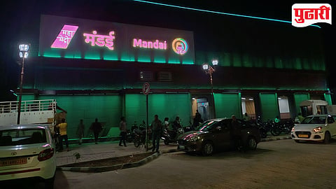  राज्यशासनाने मंडई मेट्रोस्थानकाचे नाव बदलून ‌'महात्मा फुले मंडई‌ मेट्रोस्थानक‌' असे नामकरण केल्यामुळे सोमवारी (दि. 22) मनसेकडून येथे स्थानकासमोर जल्लोष करण्यात आला.