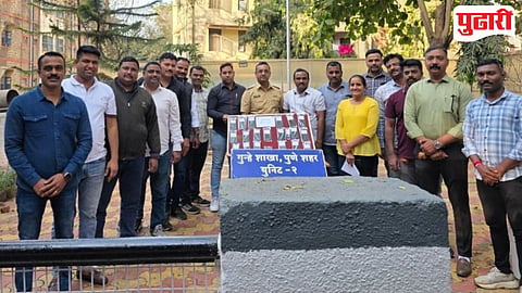 अटक केलेल्‍या आरोपींसह युनिट 2 चे अधिकारी आणि अमंलदार.