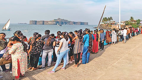 Raigad New Year tourism