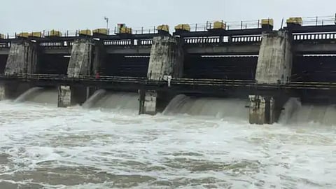 Bor Dahegaon Dam news | बोर दहेगांव मध्यम प्रकल्पातून नदिपात्रात पाणी सोडण्यास शेतकऱ्यांचा विरोध