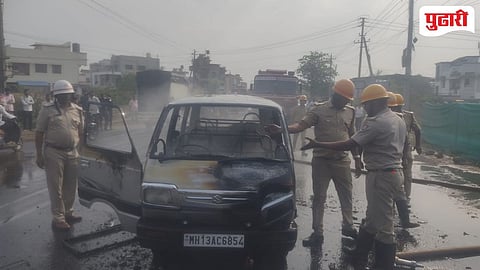 Nipani Akol road car fire 