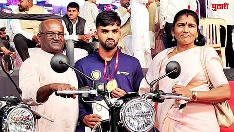 Junior Maharashtra Kesari | 'जुनिअर महाराष्ट्र केसरी'चा मान बीडला;  गादी विभागात सुमितकुमार भारस्करने सुवर्णपदक पटकावले   