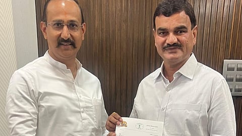 Dhule Unseasonal rain : धुळे तालुक्यातील नुकसानग्रस्त शेतकर्‍यांना वार्‍यावर सोडणार नाही : मुख्यमंत्री देवेंद्र फडणवीस