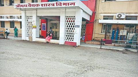 Solapur News: छत्रपती शिवाजी महाराज सर्वोपचार रूग्णालयातील रस्त्यांची दुरवस्था 