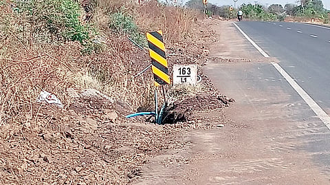 Karmala news: केबल खोदाईचे काम सुरूच!