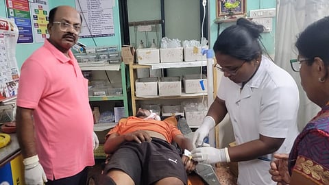Raigad News : पोलादपुरात दुचाकी स्लिप झाल्याने तरुण गंभीर जखमी 