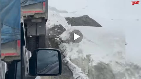 manali truck sank down as road broken 