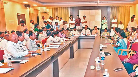 Atul Baba Bhosale: पिण्यासाठी पाणी राखीव ठेवण्यास प्राधान्य द्या