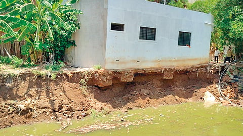 Belgaum wall collapse incident: ‘त्या’ तलावाची आणखी एक भिंत कोसळली