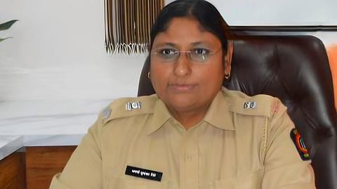Washim News : महावितरणच्या कार्यकारी संचालक अपर्णा गिते यांना पोलीस महासंचालक पदक