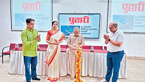 कोल्हापूर : येथील डी. आर. के. कॉलेजमध्ये आयोजित ‘एआय’ कार्यशाळेचे उद्घाटन करताना मुख्य मार्गदर्शक डॉ. अमेय पांगारकर. 
