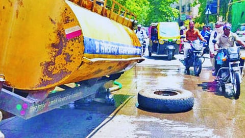 कालबाह्य टँकरमधून शहराला पाणीपुरवठा