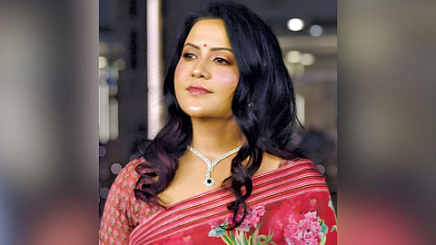 Amruta Fadnavis  : 'लहान मुलांवर अत्याचार करणाऱ्यांना रस्त्यावर मारलं पाहिजे'