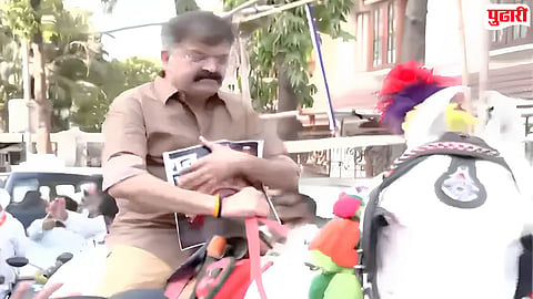Jitendra Awhad : ठाण्यात राष्ट्रवादीचा 'बैलगाडी मोर्चा'; आव्हाडांची घोड्यावर बसून एन्ट्री, मोदी सरकारच्या धोरणांचा निषेध