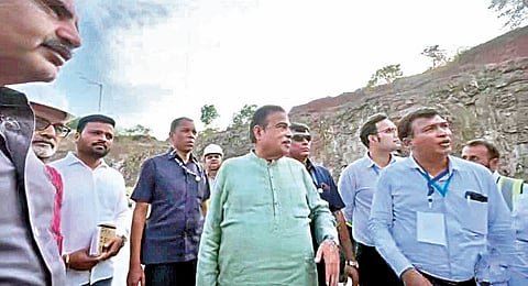 Nitin Gadkari | खंबाटकीच्या दुसऱ्या बोगद्याचे काम युद्धपातळीवर पूर्ण करा : मंत्री गडकरी 