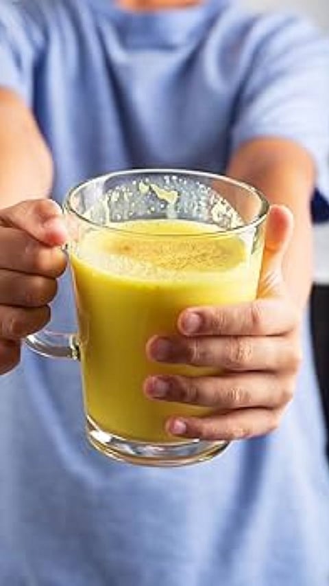 Turmeric Milk : हळदीचे दूध पिण्याची योग्य वेळ कोणती?