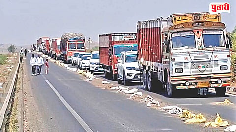 Beed Traffic Jam