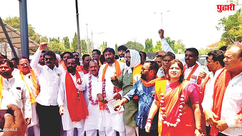Jalna Onion Garland Protest