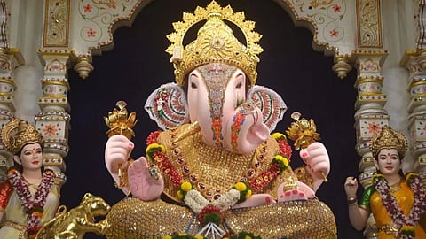 Pune Dagdusheth Halwai Ganpati : दगडूशेठ हलवाई गणपती मंदिरास  ‌‘अ‌’ वर्ग पर्यटन स्थळाचा दर्जा 