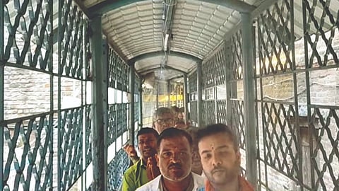 Pandharpur News: पंढरीत भाविकांसाठी दर्शन रांगेत स्प्रिंकलर