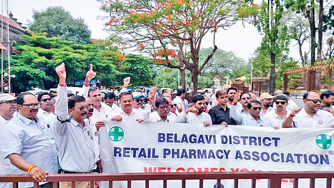 Chemists protest: ऑनलाईन औषध विक्री बंद करा