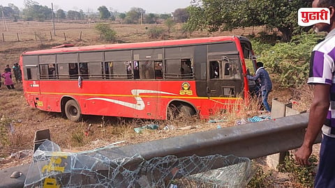 Bus  overturns Gadchiroli