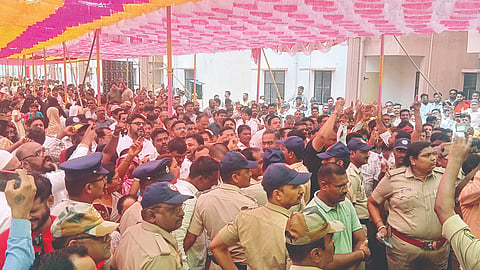 Nipani news: निपाणीत बेघरांना घरे देण्यावरून गोंधळ