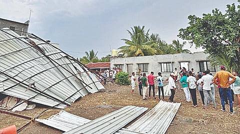 Satara lightning strike: वीज कोसळून दोन शेतकरी जागीच ठार 