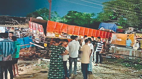 Truck accident news |