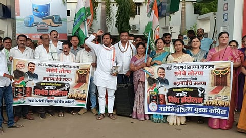 Gadchiroli news: इंधन दरवाढ आणि महागाईविरोधात काँग्रेसचे पेट्रोल पंपावर आंदोलन