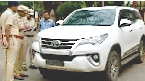 Belagavi luxury car seized: बेळगावात आलिशान कार जप्त