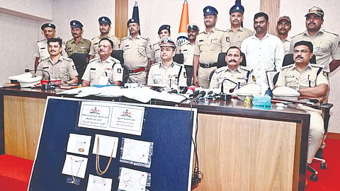 Belgaum jewellery seized: पाऊण कोटींचे दागिने, रोकड जप्त