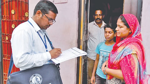 Teachers News: अतिरिक्त कामांच्या ताणामुळे शिक्षकांचे मानसिक आरोग्य बिघडले