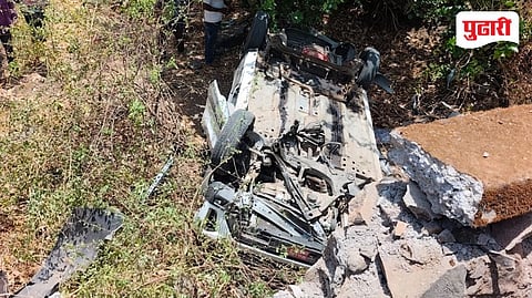 Nashik accident | वणी–कळवण रस्त्यावर भीषण अपघात; कार नाल्यात कोसळली, 5 भाविक जखमी