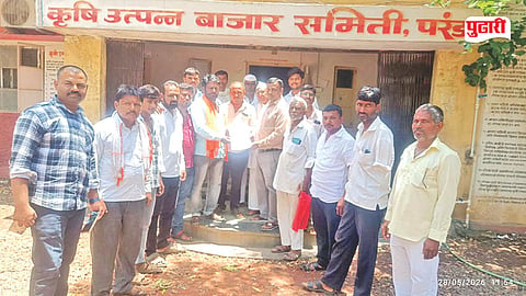 Onion farmers protest