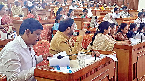 Solapur news: बारा गावांतील नागरिकांना मिळणार प्रॉपर्टी कार्ड