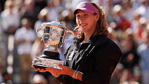 French Open women’s final : मिरा अंद्रीव्हाने कोरले 'फ्रेंच ओपन'वर आपलं नाव,  वयाच्या 19 वर्षी पटकावले पहिले ग्रँड स्लॅम! 