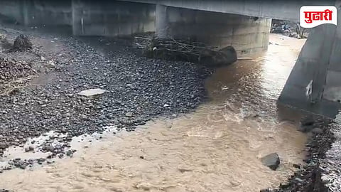 Kolhapur rainfall news | मुसळधार पावसाने हलकर्णी-बसर्गे संपर्क तुटला; पर्यायी रस्ता वाहून गेल्याने नागरिकांची गैरसोय: पुलाचे काम रखडले 