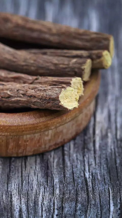 Jyesthamadh benefits: पावसाळ्यात आजार टाळण्यासाठी घरात 'ज्येष्ठमध' हवाच; जाणून घ्या फायदे!